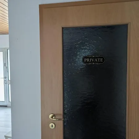 Spacious And Luminous 3 Bedroom In A Apartmán